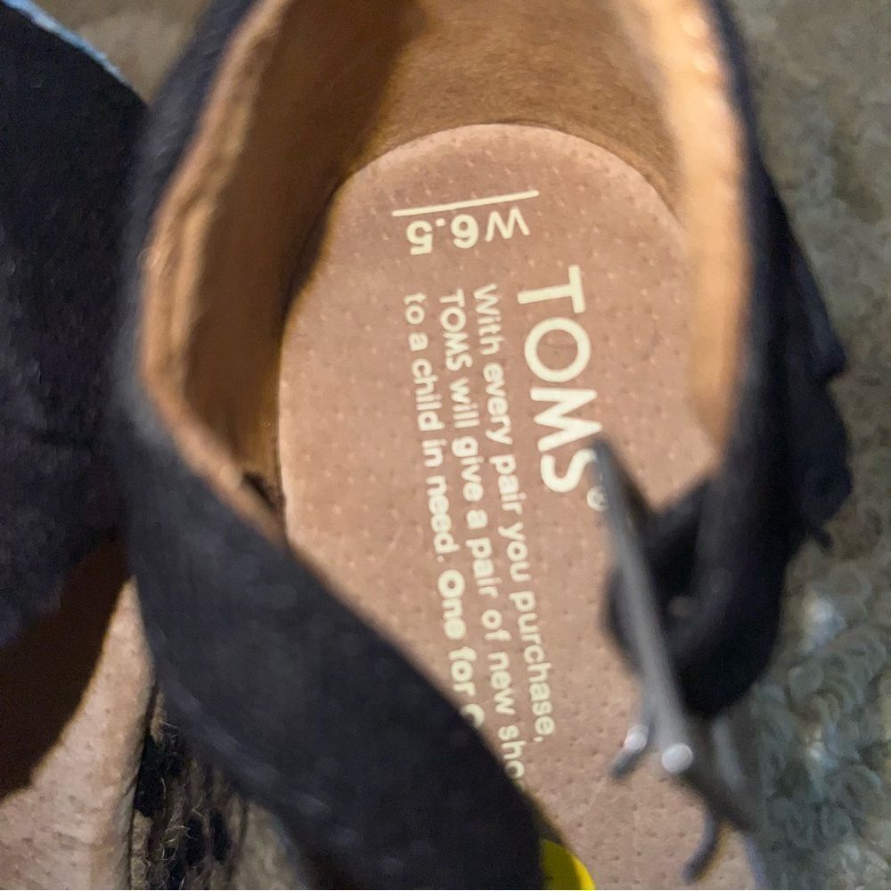 Tom’s sandals size 6.5 - Picture 2 of 5
